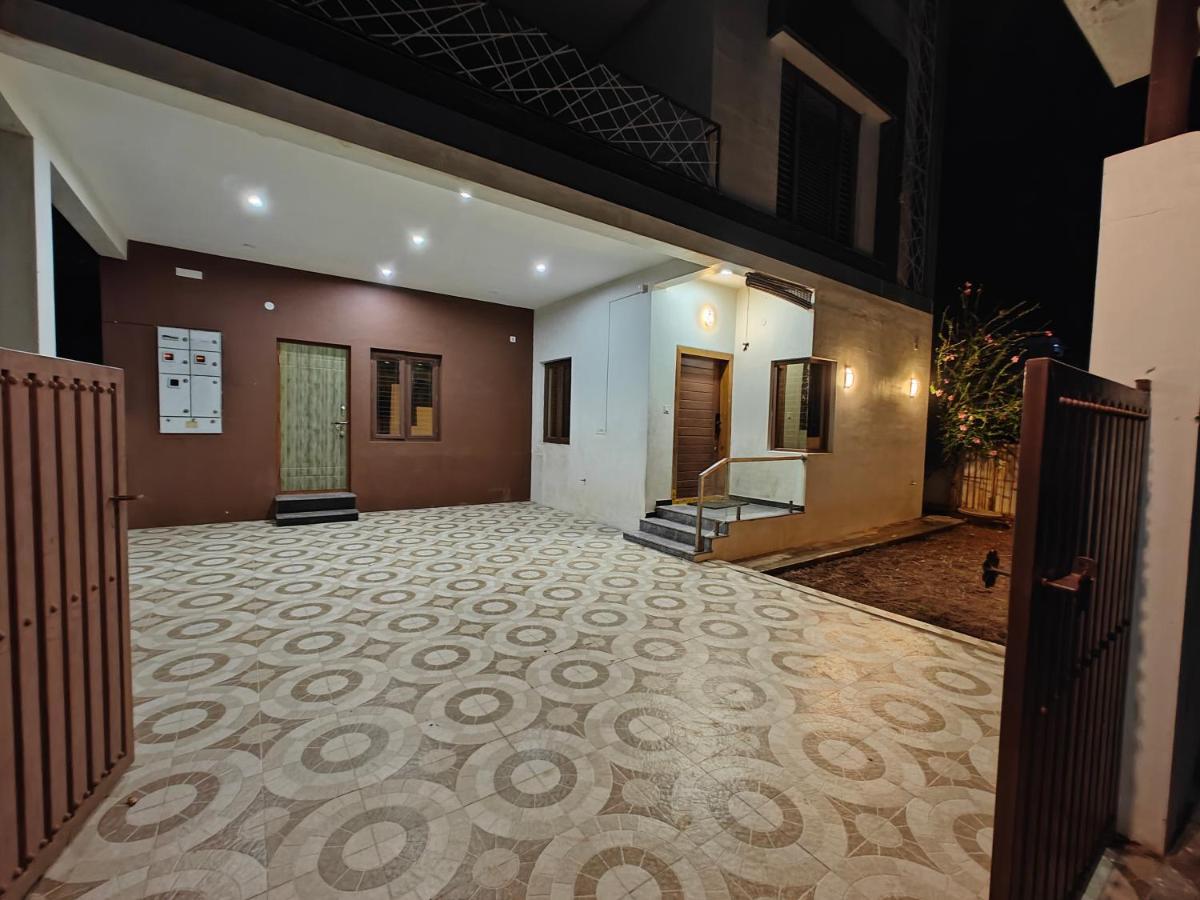 Beautiful 4Bhk Duplex Villa Майсур Экстерьер фото